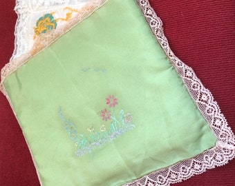 Vintage 1930s Handkerchief Sachet