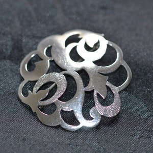 Vintage Danish Peter Henningsen Sterling silver abstract floral brooch, 1950s, beautiful mid-century modern Scandinavian silver jewellery