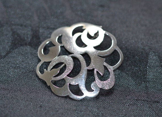 Vintage Danish Peter Henningsen Sterling silver abstract floral brooch, 1950s, beautiful mid-century modern Scandinavian silver jewellery