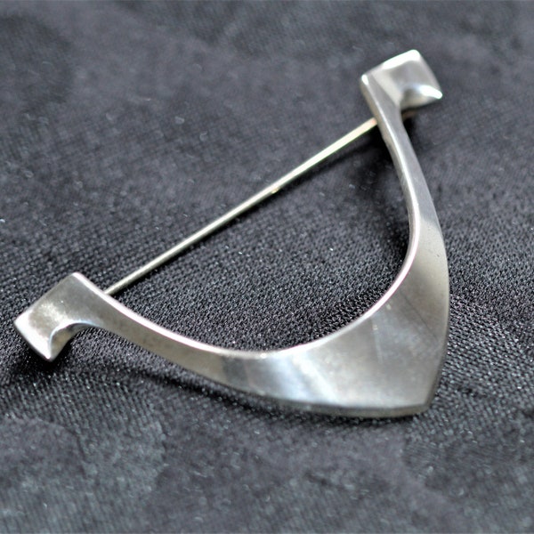 Vintage Norwegian Tone Vigeland for Norway Design Plus sterling silver 'Hook' brooch, beautiful mid-century modern Scandinavian jewellery