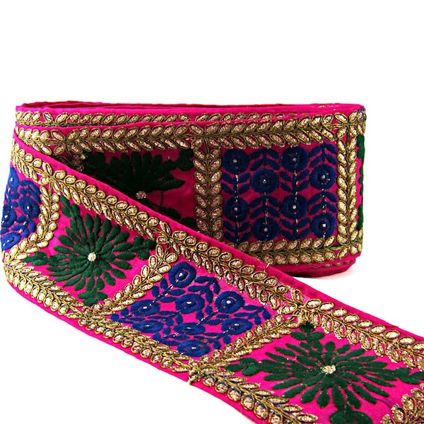 Garniture en tissu brodée et colorée fabriquée à la main, bordure Saree, garniture indienne Bollywood, dentelle de travail à paillettes en ruban, garniture en dentelle rose vif