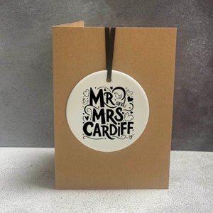 Senhor e Sra. Cardiff | Cartão de casamento com charme atrevido