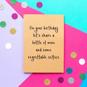 Divertida tarjeta de cumpleaños / Una botella de vino y selfies lamentables