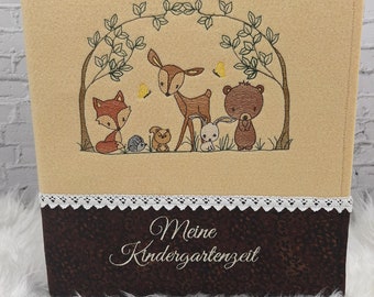 Kindergartenordner Ordner-Portfolio, Kindergartenordner, Ordner mit Stickerei- Waldfreunde, personalisierbar mit Name, Einzelstück