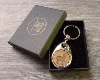 Personalized Alpaca Wooden Keyring: Engraved Message Gift