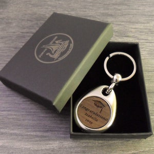 Gepersonaliseerde afstudeerontwerp sleutelhanger, op maat gegraveerde sleutelhanger