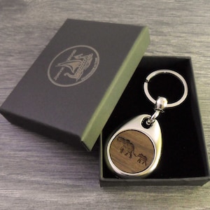 Personalisierter Elefant und Baby Design Schlüsselanhänger, benutzerdefinierter Schlüsselanhänger, gravierte Nachricht aus Holz, kleine handgemachte Geburtstagsgeschenkidee mit Box