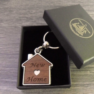 Makler-Schlüsselanhänger, Haus geformt, neuer Eigenheimkäufer, kundenspezifische gravierte Schlüsselanhänger mit Geschenkbox, Ihr Maklerlogo