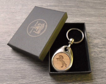 Llavero de unicornio personalizado, llavero de madera grabado, caja de regalo