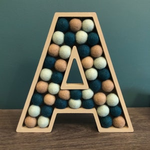 Letras de pompom de 20 cm, letras de bola de feltro, decoração personalizada, letras de madeira, presente para bebê