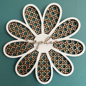 Flor de ratán, arte mural de ratán, decoración infantil de ratán, margarita de ratán de 9 pétalos, nombres de madera, regalo personalizado, regalo para recién nacido