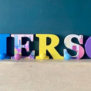 Perchero de madera, letras de madera para niños de 10 cm, percheros únicos, letras de pared de madera, letras de nombre de madera, regalo de bautizo