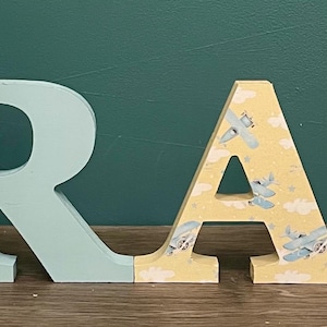 Letras de madeira, letras de madeira de 10 cm, letras de berçário, letras de madeira para meninos, presente para bebê, presente de batizado, presente para cerimônia de nomeação