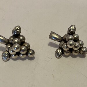 Sterling Silver Grape Cluster Screw Back Earrings 4.65g Mexico Mid Century