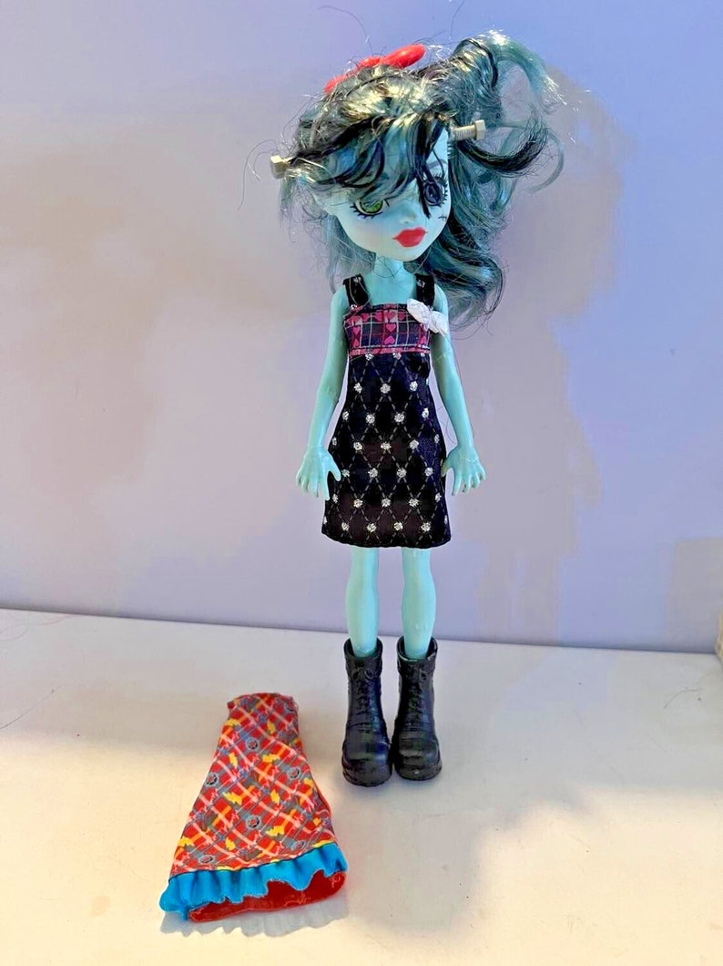 Monster High Doll Monster Family Frankie Stein Little Sister Alivia