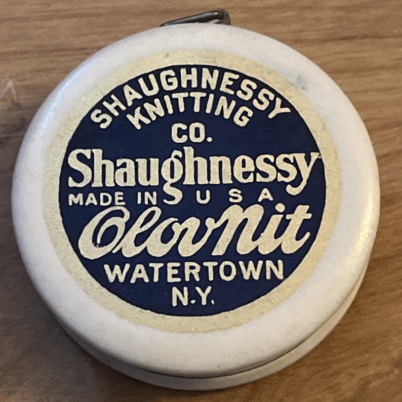 Cinta métrica con estuche de celuloide ~ Shaughnessy Knitting Co Watertown NY imagen 3