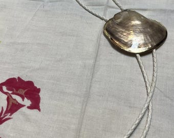 Seashell White leather Rope Bolo Tie with Silvertone Tips