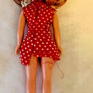 Bambola in plastica dura degli anni '60 HONG KONG Rossa immagine 2
