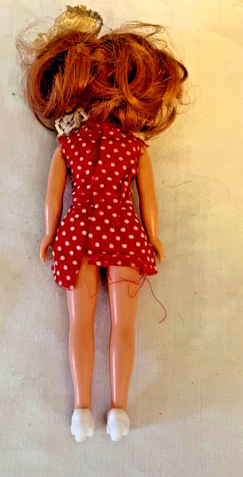 Bambola in plastica dura degli anni '60 HONG KONG Rossa immagine 2