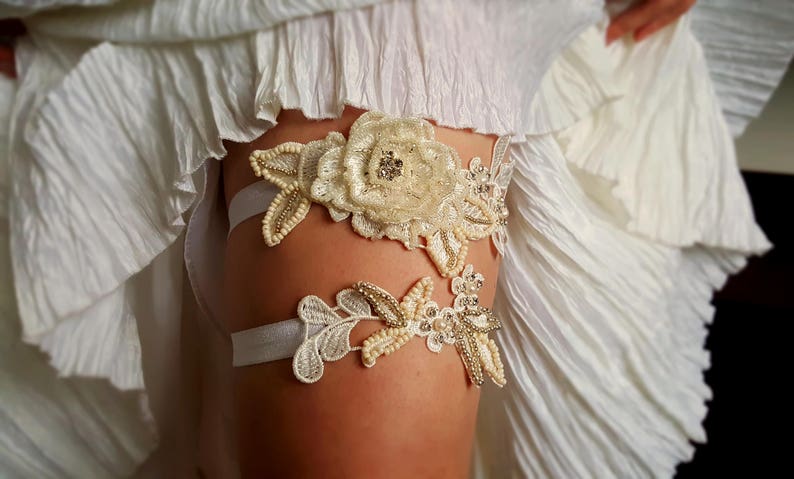 White wedding garter set Ivory garter set Bridal garter set White garter set Floral garter Crystal garter set Shining garter Lace garter