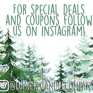 Puede incluir: Una ilustraci&oacute;n de acuarela de un bosque con el texto "FOR SPECIAL DEALS AND COUPONS FOLLOW US ON INSTAGRAM!" y el nombre de usuario de Instagram "@LUMIERE CANDLE COMPANY" en la parte inferior.
