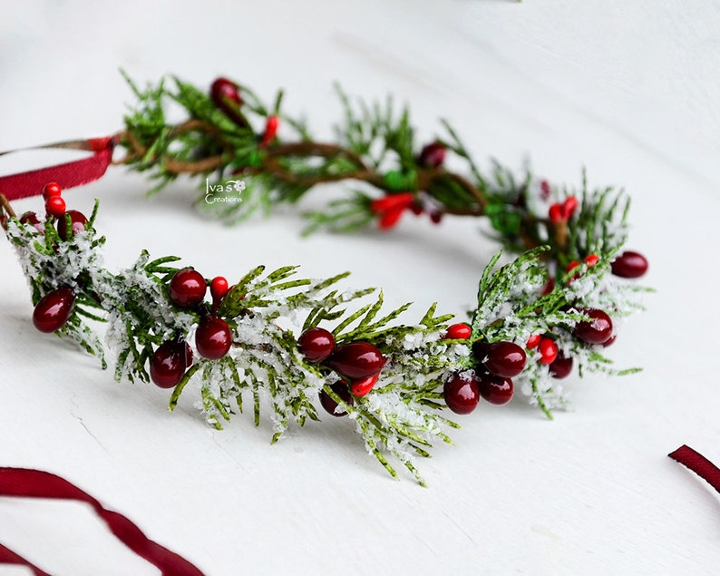 Adult Holiday Winter Flower Crown Christmas red berry crown Snowy Halo Photo Prop Winter wedding Child Winter floral crown for Toddler