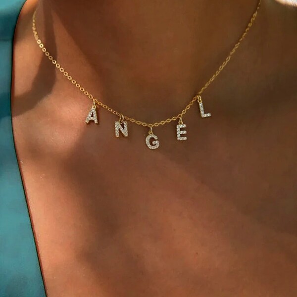 Collier lettre strass zircon doré collier prénom alphabet, collier initiale personnalisé mot au choix , cadeau d’anniversaire, bijoux femme.