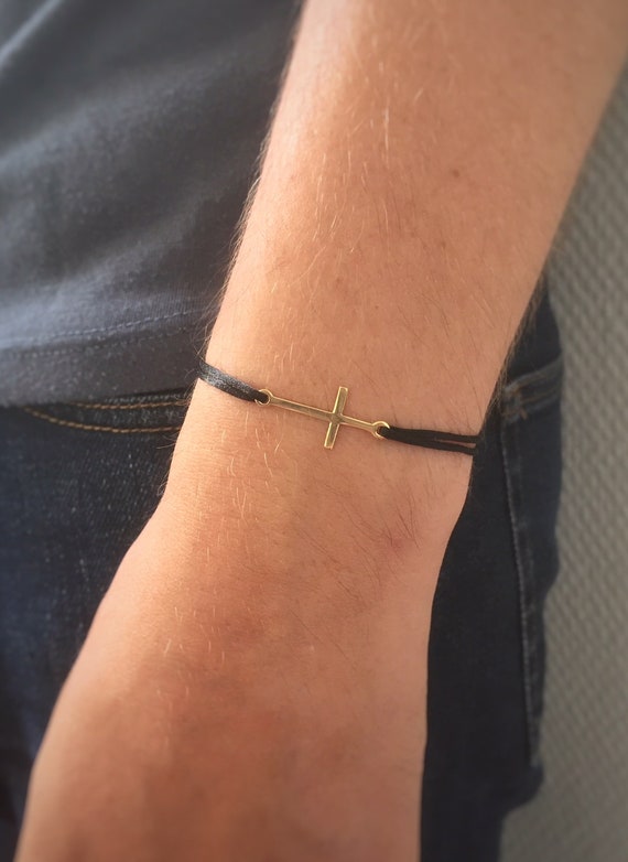 Bracelet fil doré et croix
