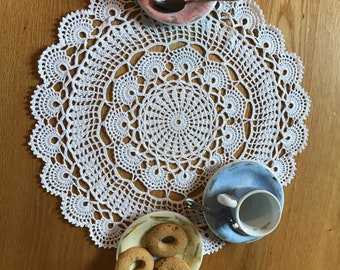 Petals tea doily - crochet centre