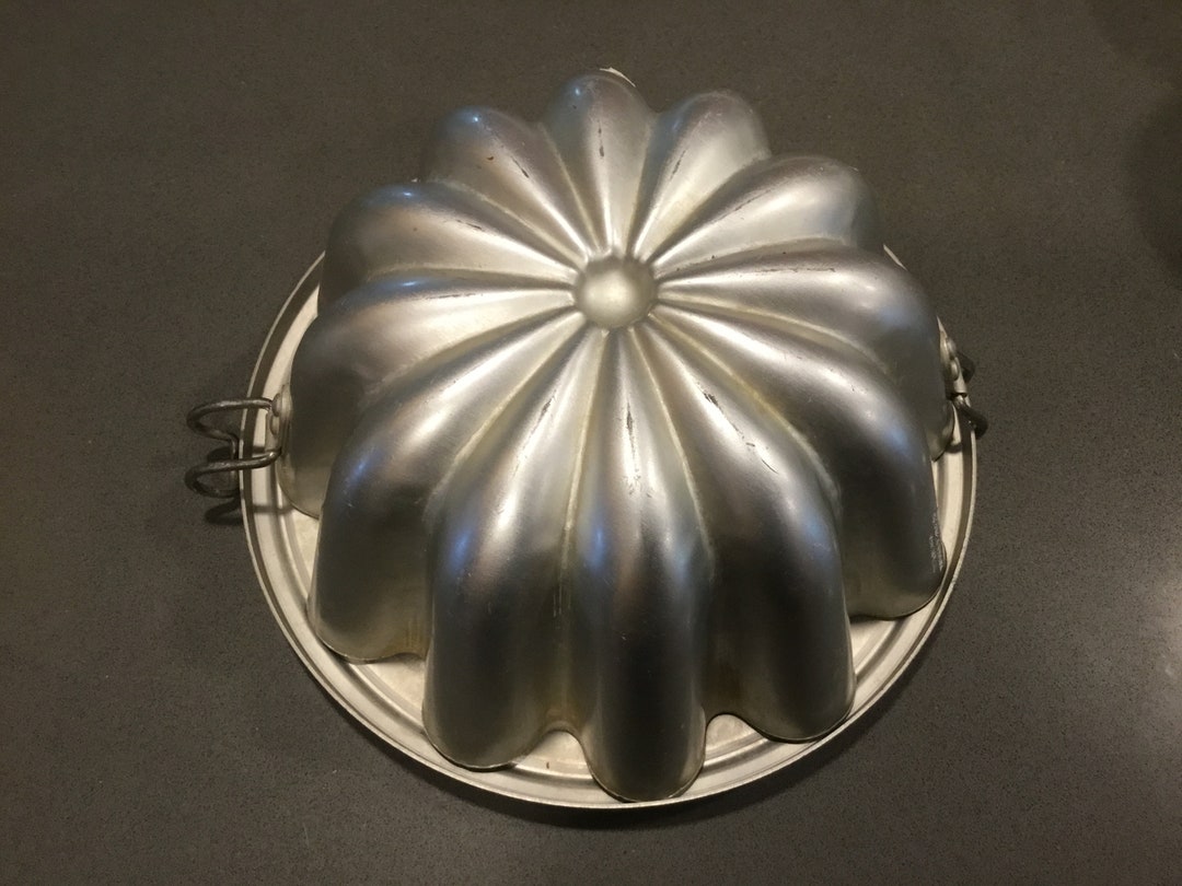 MIRRO Gelatin Cake Mold Aluminum Domed Scalloped Metal Dessert Mold