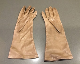 Supple leather ladies gloves in a light heathered brown/tan-supple over the wrist ladies gloves-lined,1980/90 size 7-thin & soft like BUTTAH