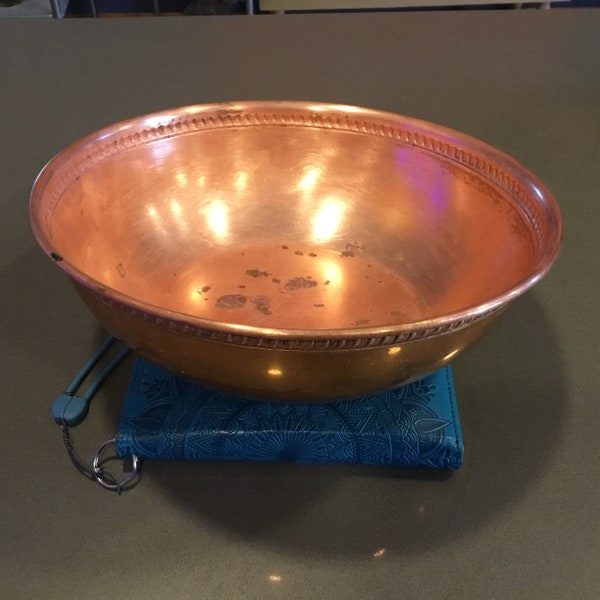 1940s Copper READING TUBE Corp 3 footed bowl with rolled  Gadroon edge, copper fruit bowl, mixing bowl 10 inches across and 3 inches high