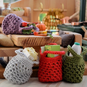 Crocheted Miniature Cotton Net Bag: Dollhouse Accessory