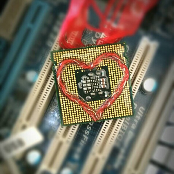 Geek Valentine Jewelry Necklace, Intel Pentium Dual-core 1.8ghz Processor pendant necklace with red Printer cord wire heart.