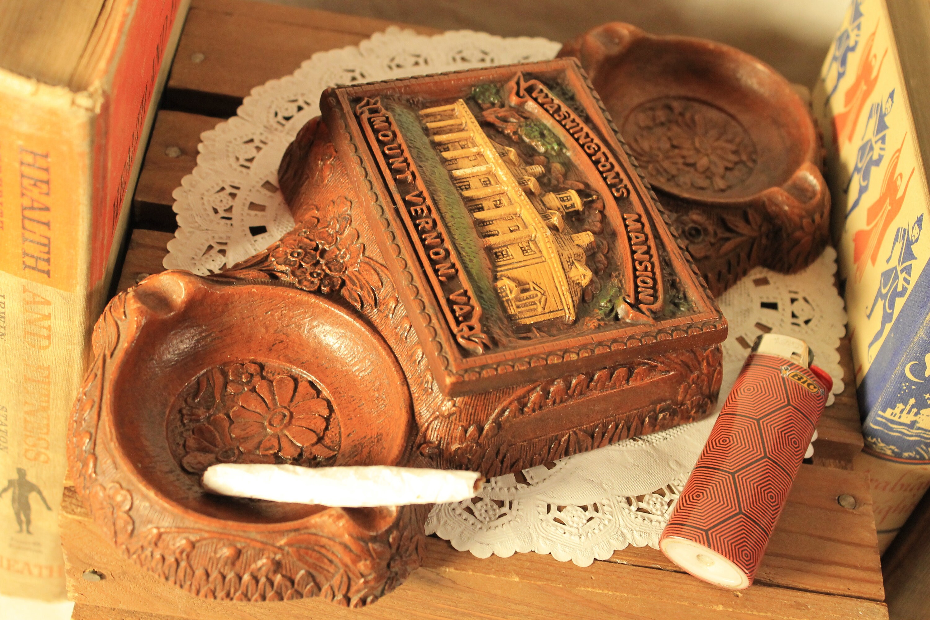 Washington's Mansion Mt. Vernon, Virginia Cigarette Box and Ashtray Combo,  Syroco, USA