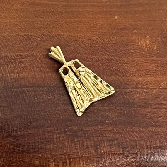 14K Yellow Gold Scuba Diving Fins Flippers Necklace Pendant Charm