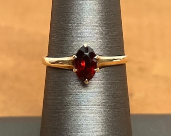 Antique Edwardian 12K Yellow Gold & Oval Garnet Solitaire Ring, US Size 7 1/4