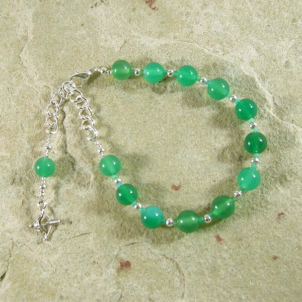 Artemis Prayer Bead Bracelet in Green Agate: Greek Goddess of the Wilderness, Wild Animals, Protector of Young Women and Girls