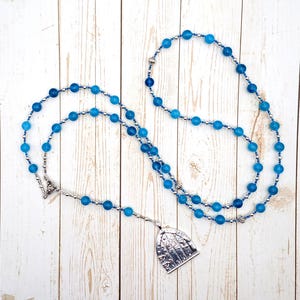 Naszyjnik z koralików modlitewnych Cardea z niebieskiego jadeitu: rzymska bogini zawiasów, opiekunka domu i progu