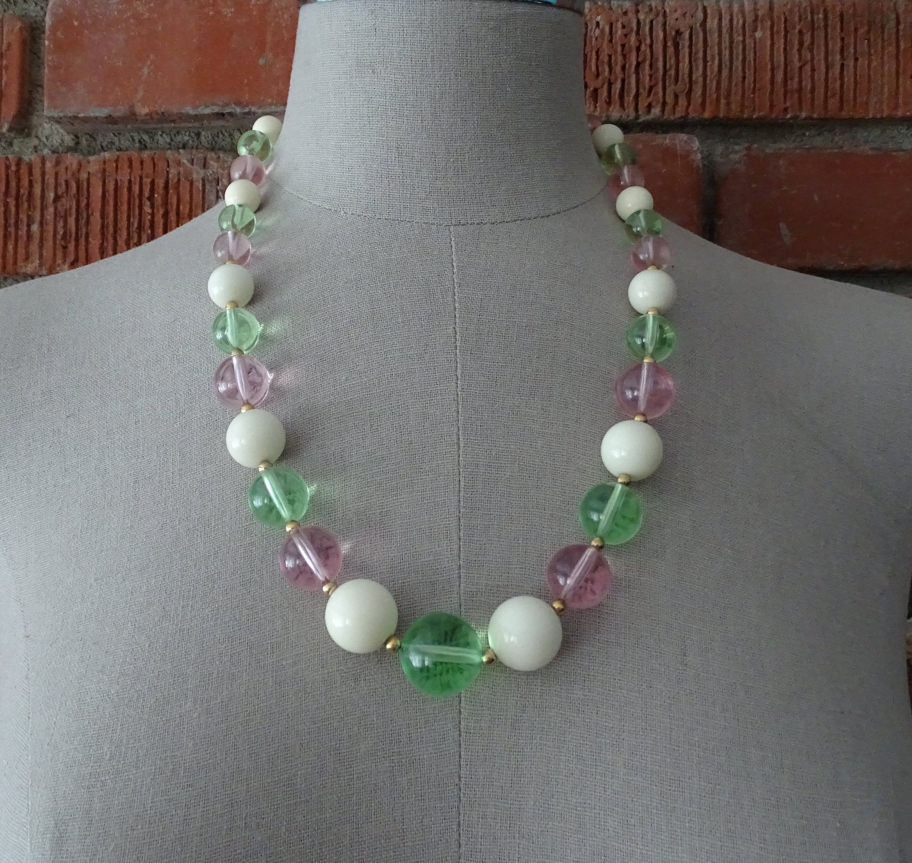 Vintage Ladies Beaded Necklace