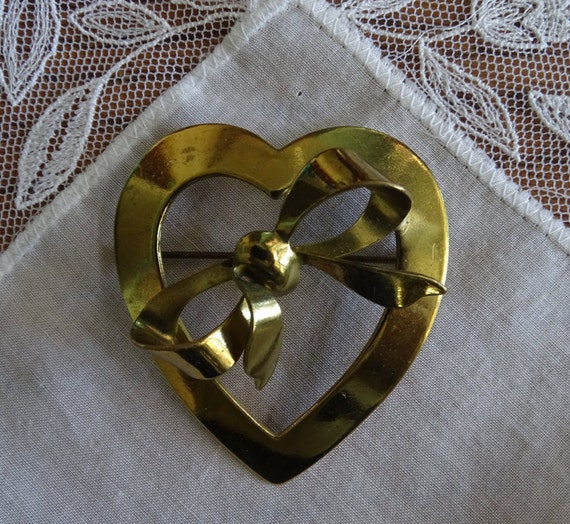 Vintage Gold Heart & Bow Brooch, Mid Century Ladi… - image 1