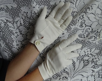 Vintage White Gloves, Shorties Style, Button Wrist Detail, Ladies Size 7, Mid Century Fashion, Formal Occasion, Bride Wedding Prom Accessory