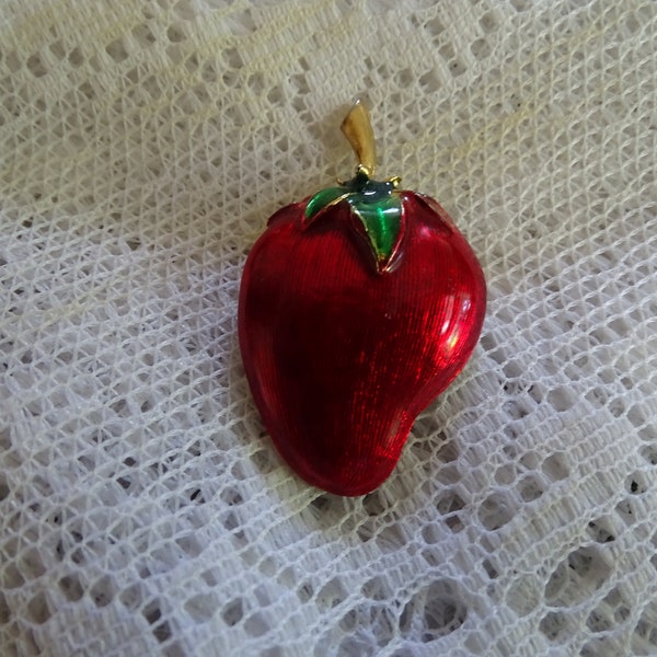 Vintage Red Strawberry Brooch, Fruity Fashion Pin, Metal Strawberry Jewelry, Berry Picker, Bright Red Glossy Surface, Farmer's Market Pin