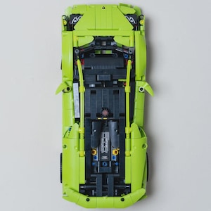 Vertical Wall Mount For LEGO Technic Lamborghini Huracán Tecnica 42161