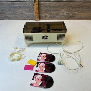Consola estéreo vintage de muñeca Marx Sindy con radio funcional, 1978