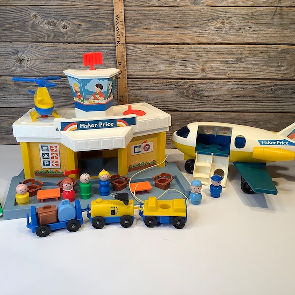 Vintage Fisher Price play family jetport 1981