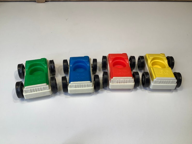 Vintage Fisher Price little people 4 coaches 70' image 1