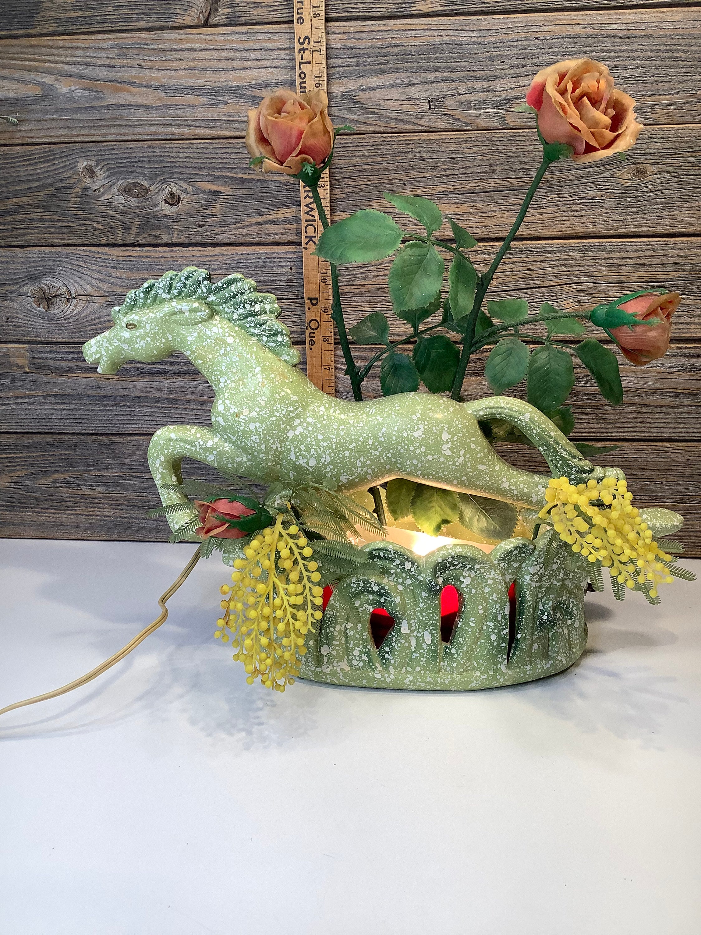 レア-蔵出し昭和レトロ、馬の金属フィギュア付きアンティーク卓上ライト il_fullxfull.4336614993_j7y8.jpg