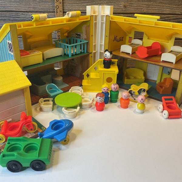 Vintage Fisher Price play family yellow house 70’