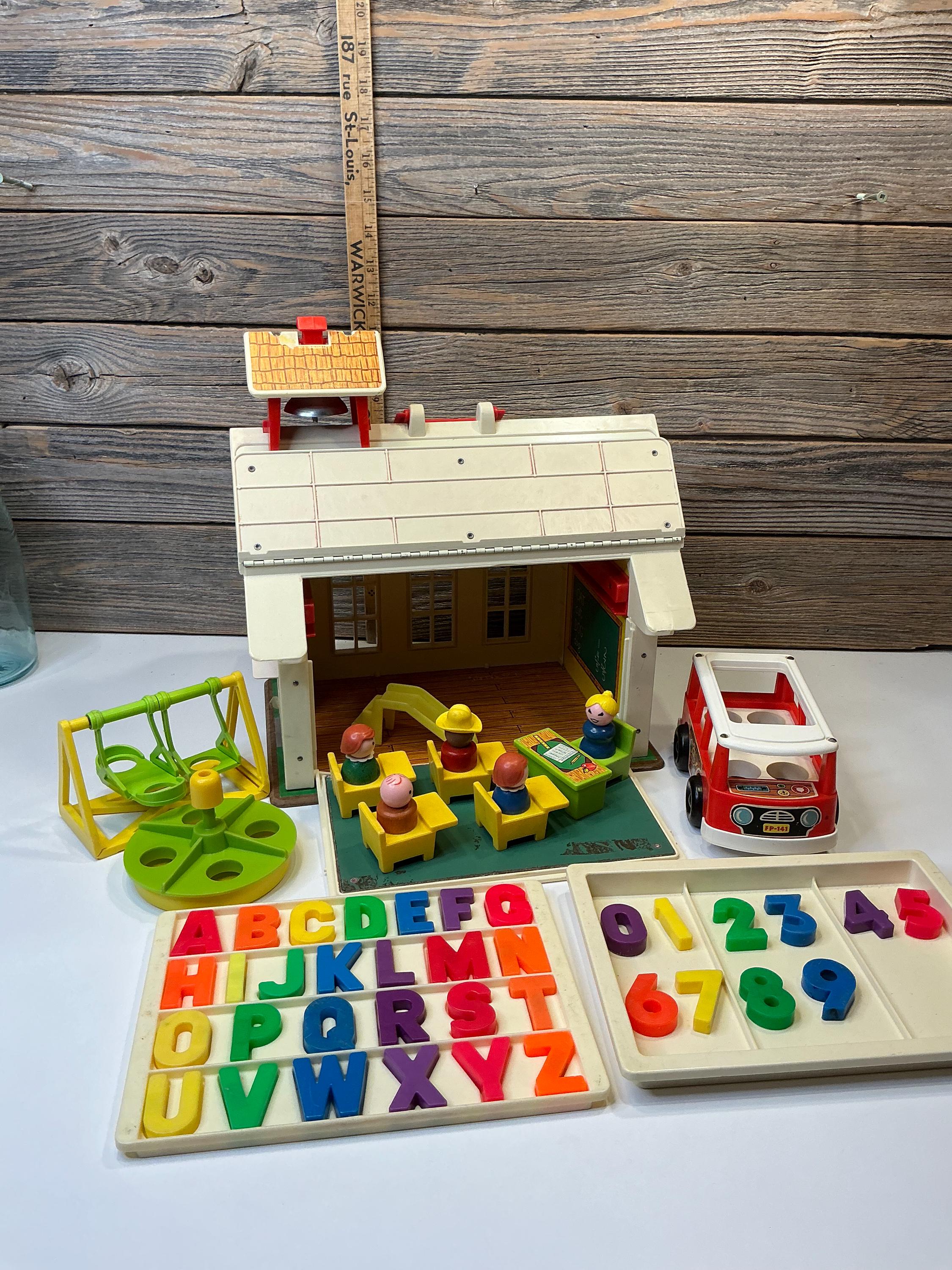 Vintage Fisher Price Play Family School 70'